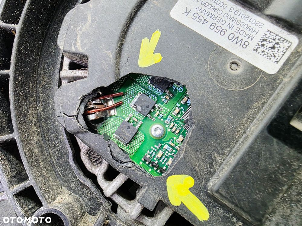 OBUDOWA WENTYLATORÓW + WENTYLATORY AUDI A4 B9 A5 Q5 Q7 A6 C8 8W0121003H - 8