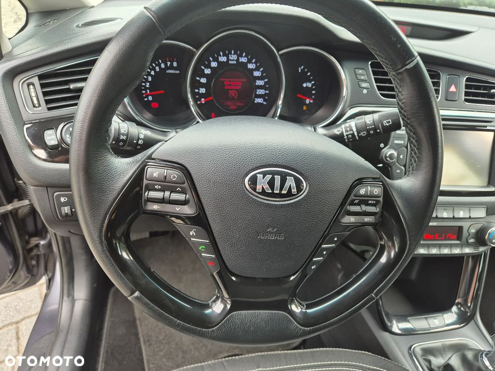 Kia Ceed 1.4 CVVT Dream-Team Edition - 24