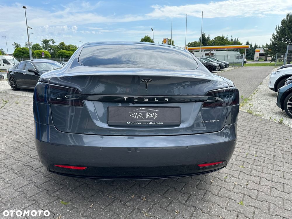Tesla Model S - 6
