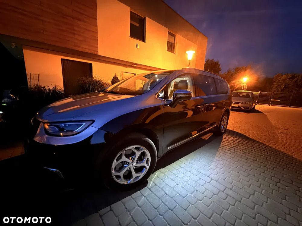 Chrysler Pacifica - 33