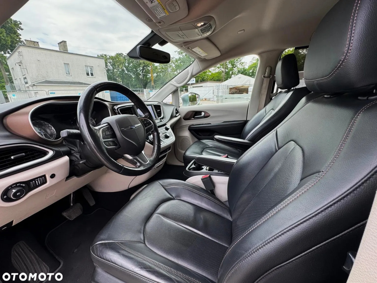 Chrysler Pacifica - 5