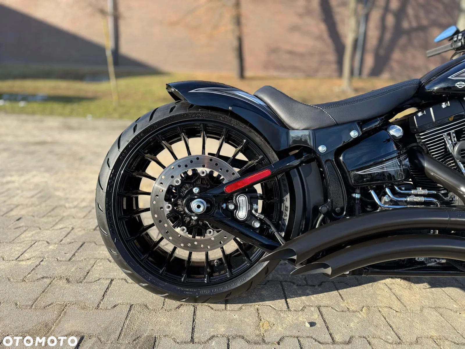 Harley-Davidson Softail Breakout - 12
