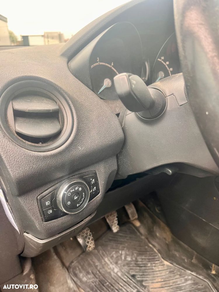 Ford Transit Connect - 12