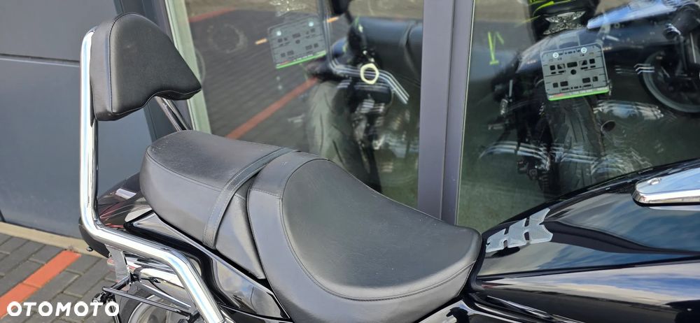 Suzuki Intruder - 18