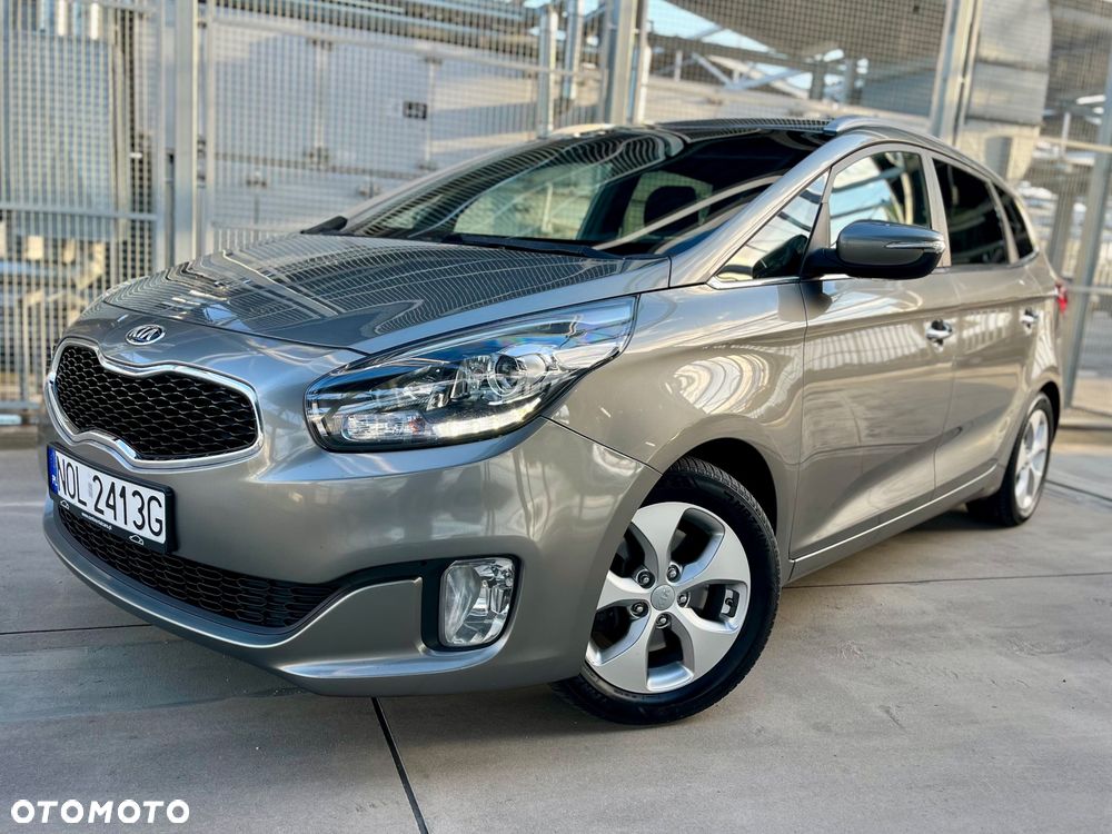 Kia Carens - 1