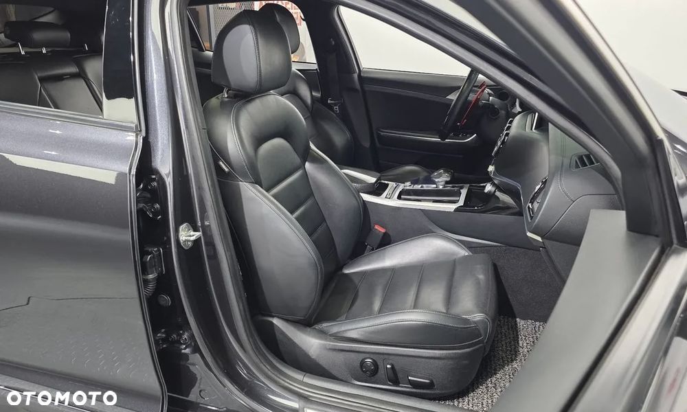Kia Stinger - 12