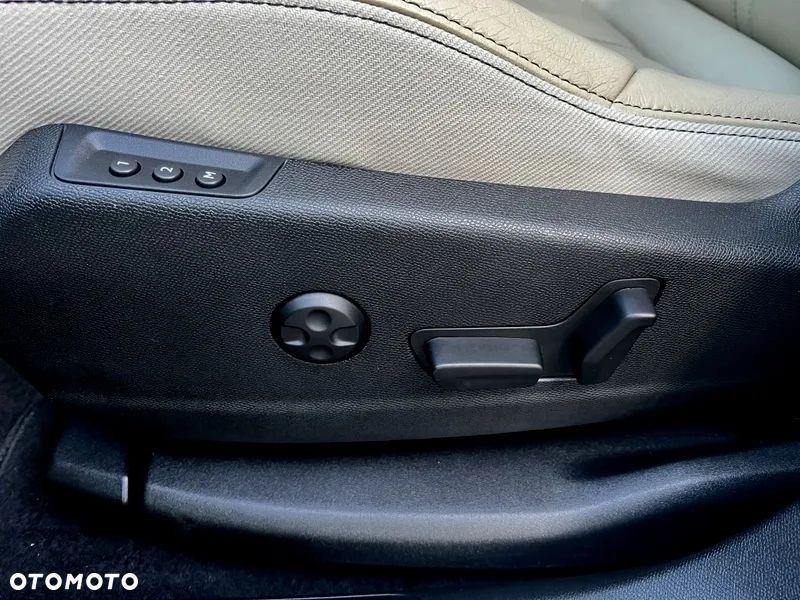 Peugeot 5008 1.6 PureTech Allure S&S EAT8 - 19