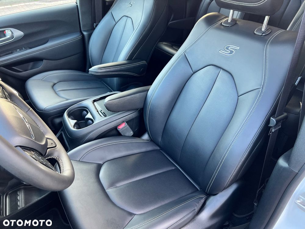 Chrysler Pacifica - 24
