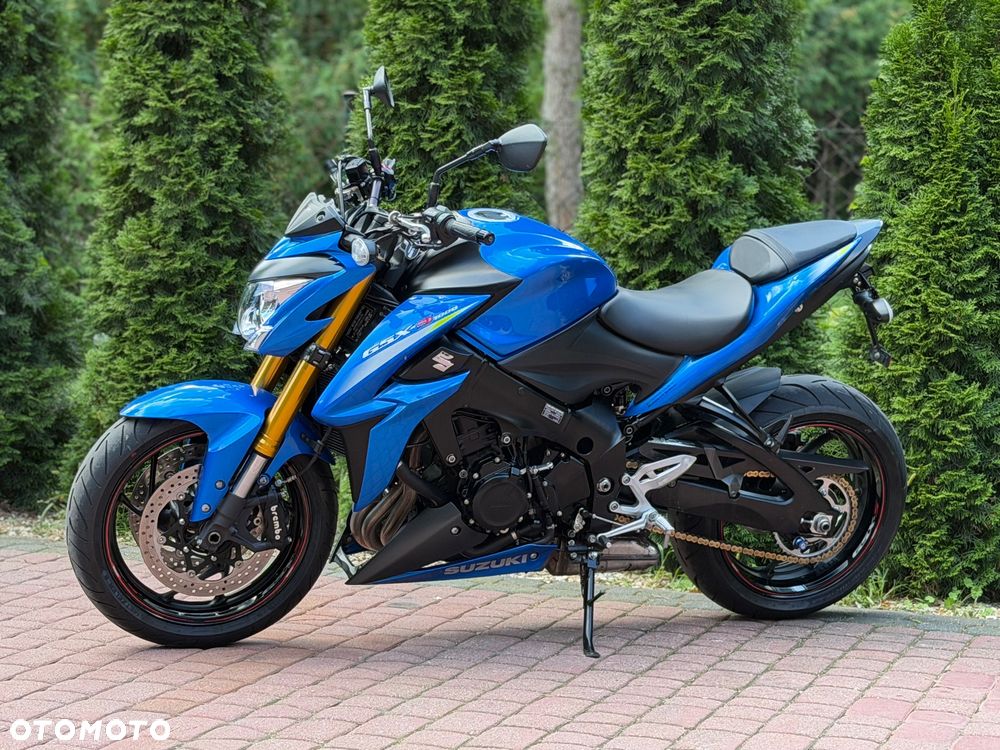 Suzuki GSX - 6
