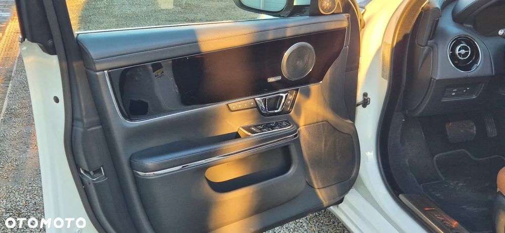 Jaguar XJ 3.0 V6 Portfolio - 24