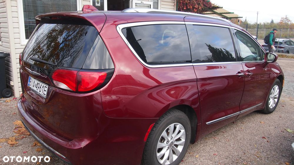Chrysler Pacifica 2018 photo 3