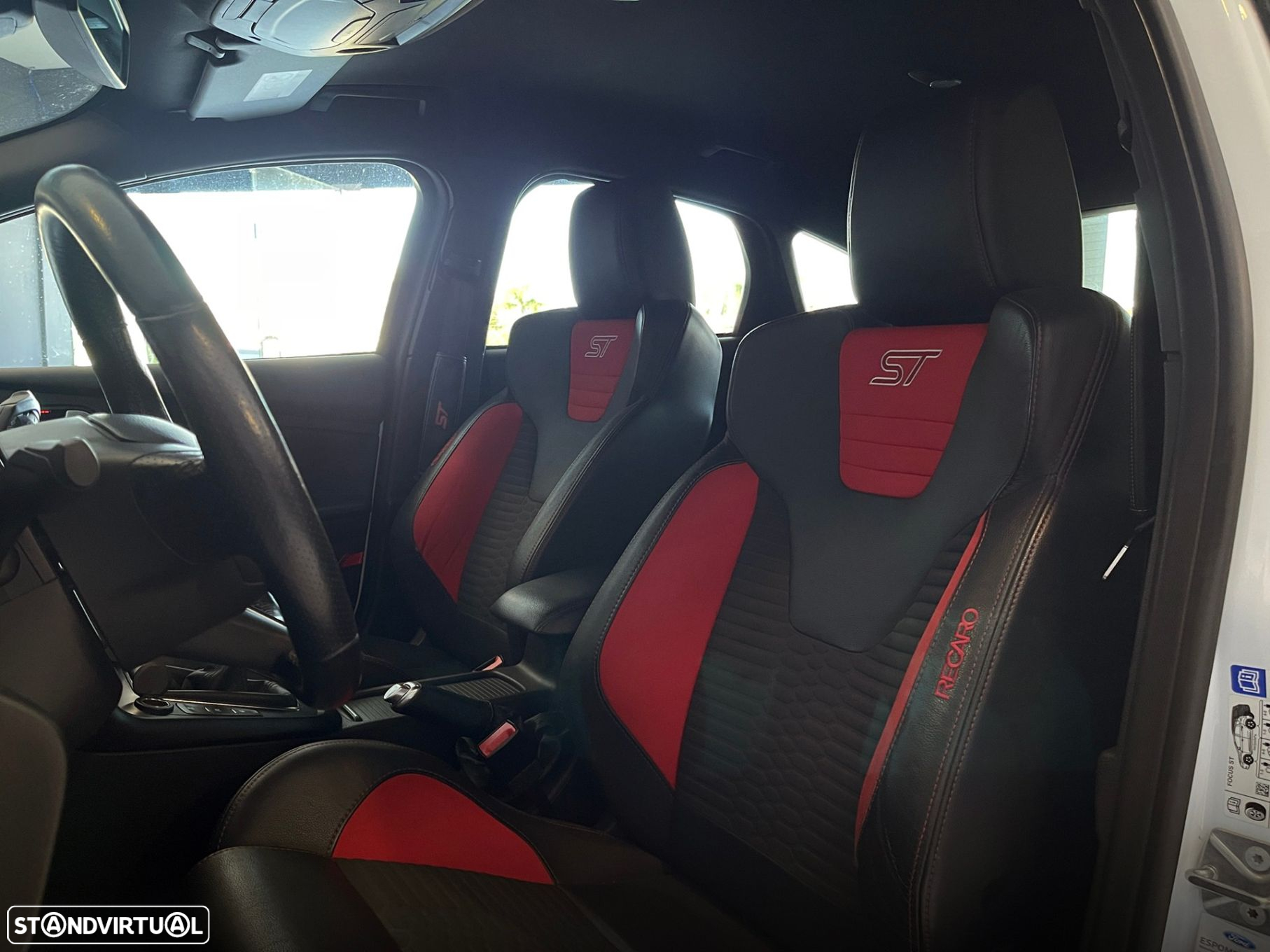 Ford Focus 2.0i ST-2 - 22