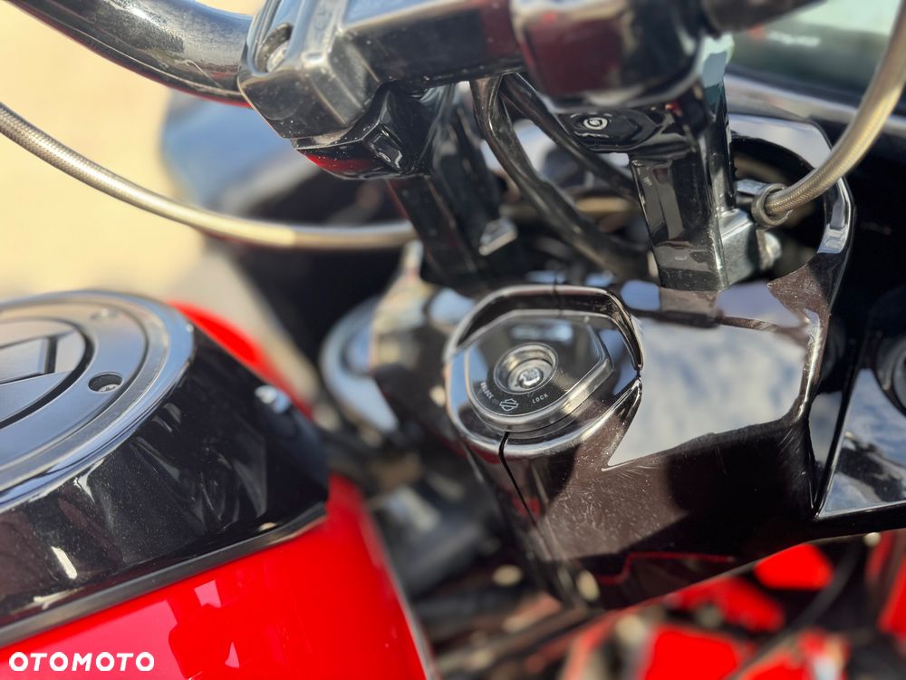 Harley-Davidson Touring Road Glide - 12