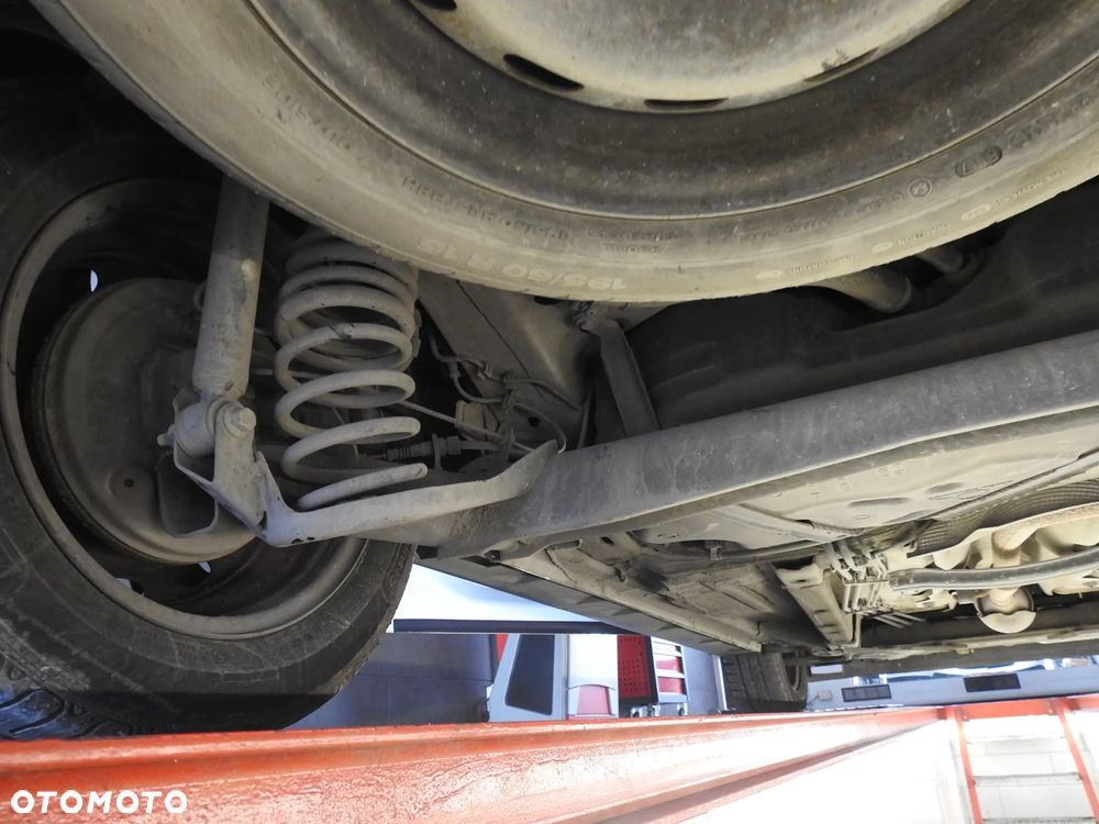 Ford Transit Courier - 13