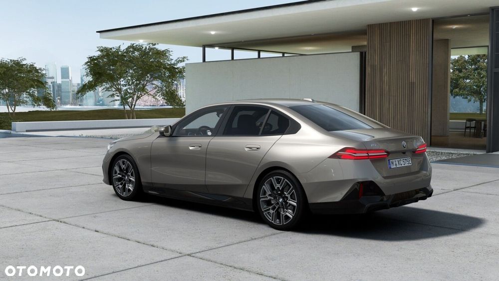 BMW i5 - 2