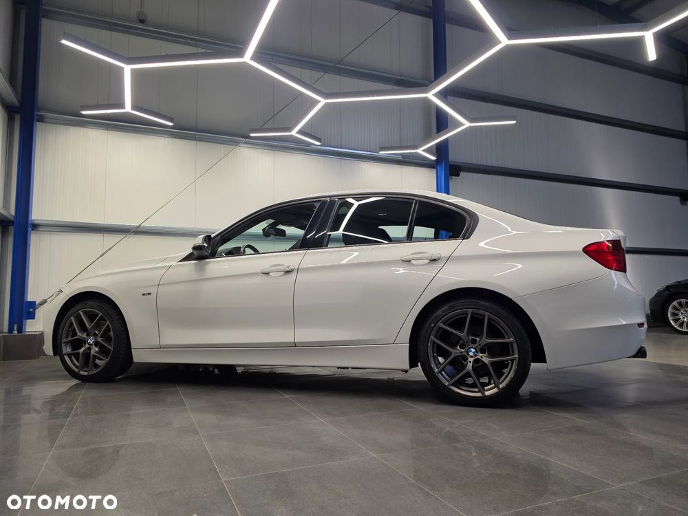 BMW Seria 3 318d DPF Edition Sport - 16