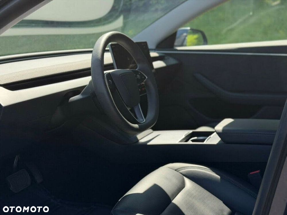 Tesla Model 3 - 8