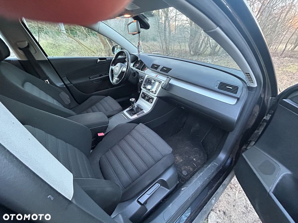 Volkswagen Passat 2.0 TDI DPF BlueMotion Technology Trendline - 12