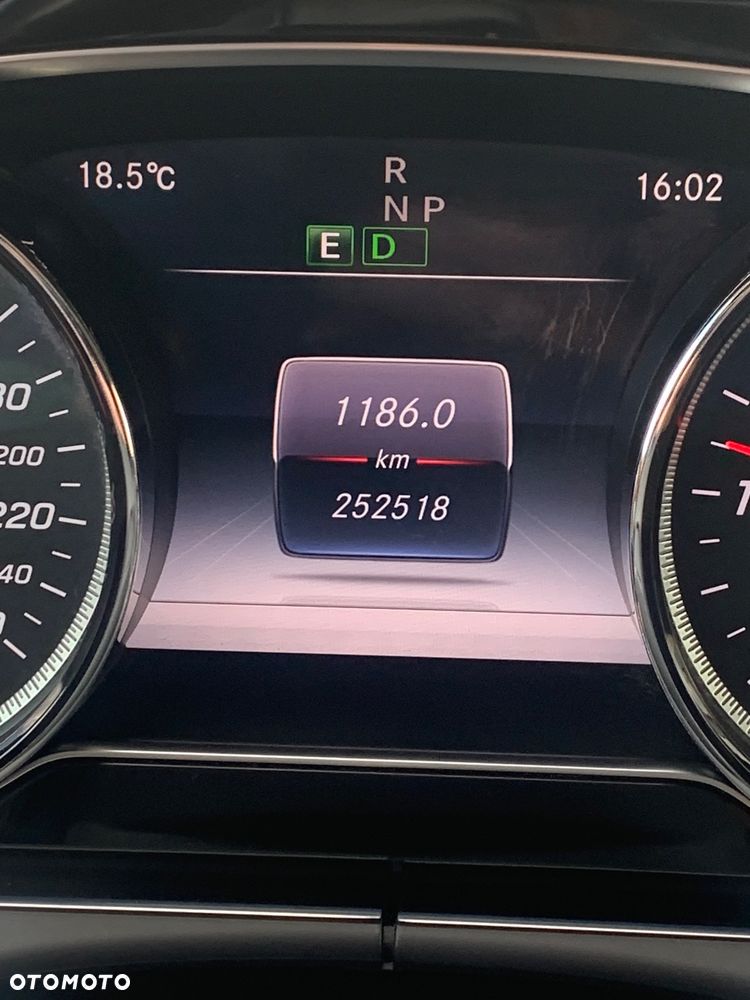 Mercedes-Benz Klasa E 200 d 9G-TRONIC - 26