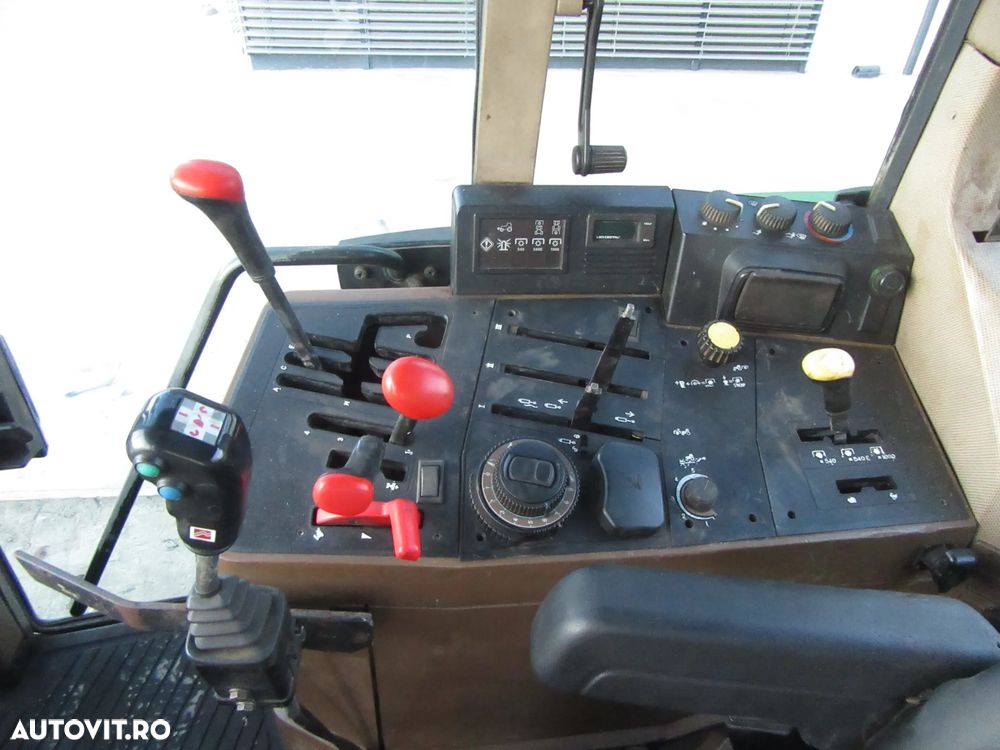 John Deere 6100 cu incarcator frontal - 11