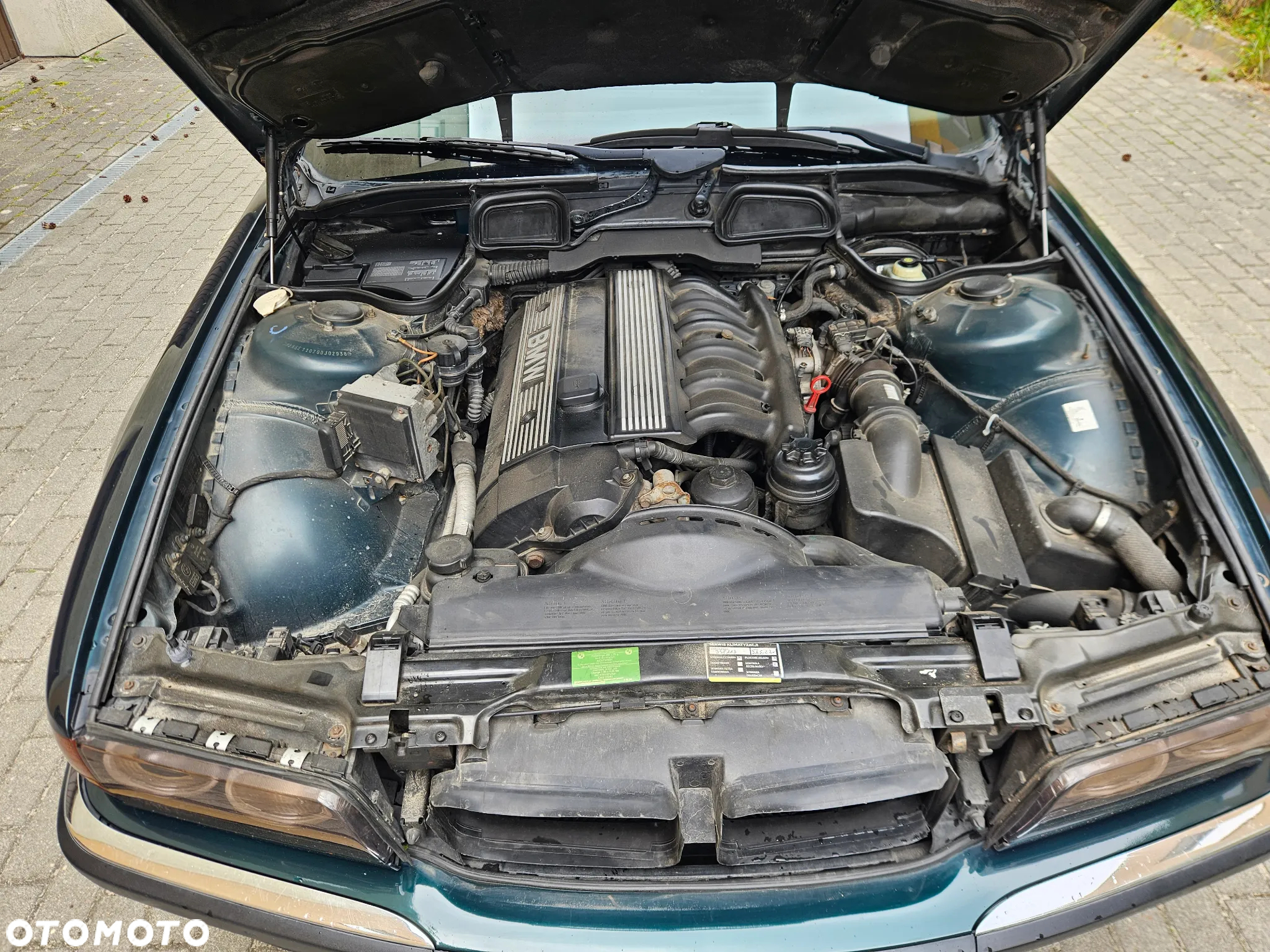 BMW Seria 7 728i - 32