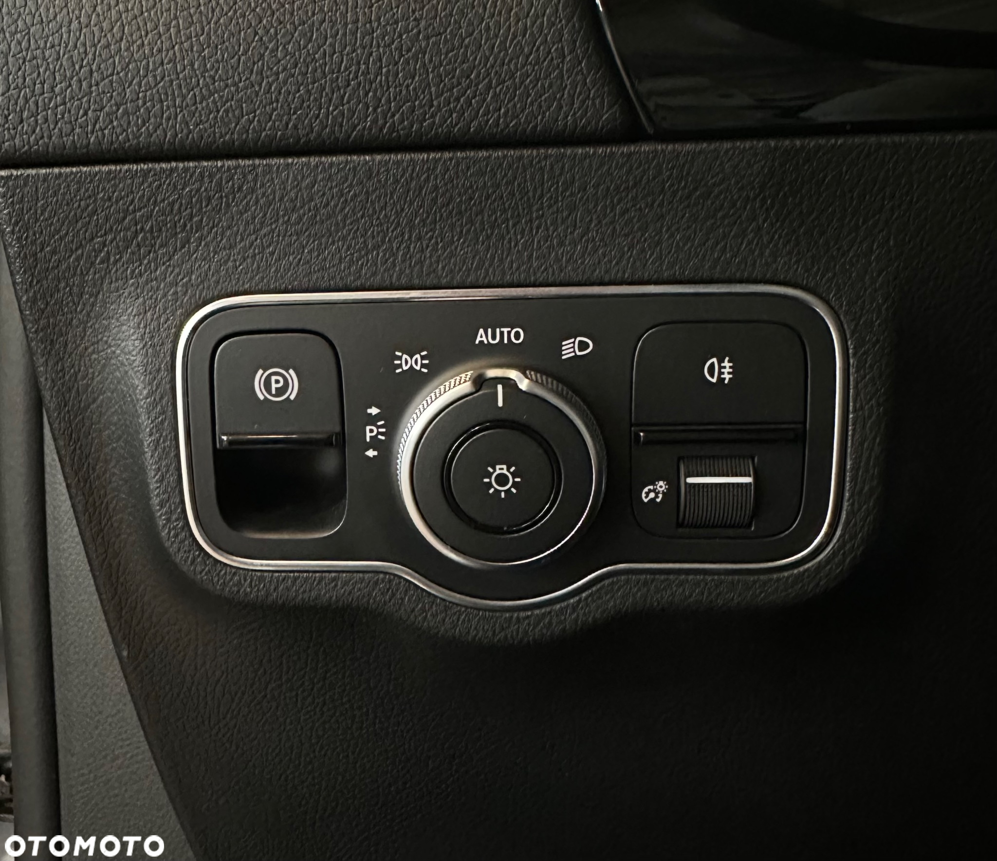 Mercedes-Benz GLA 200 d Progressive - 14