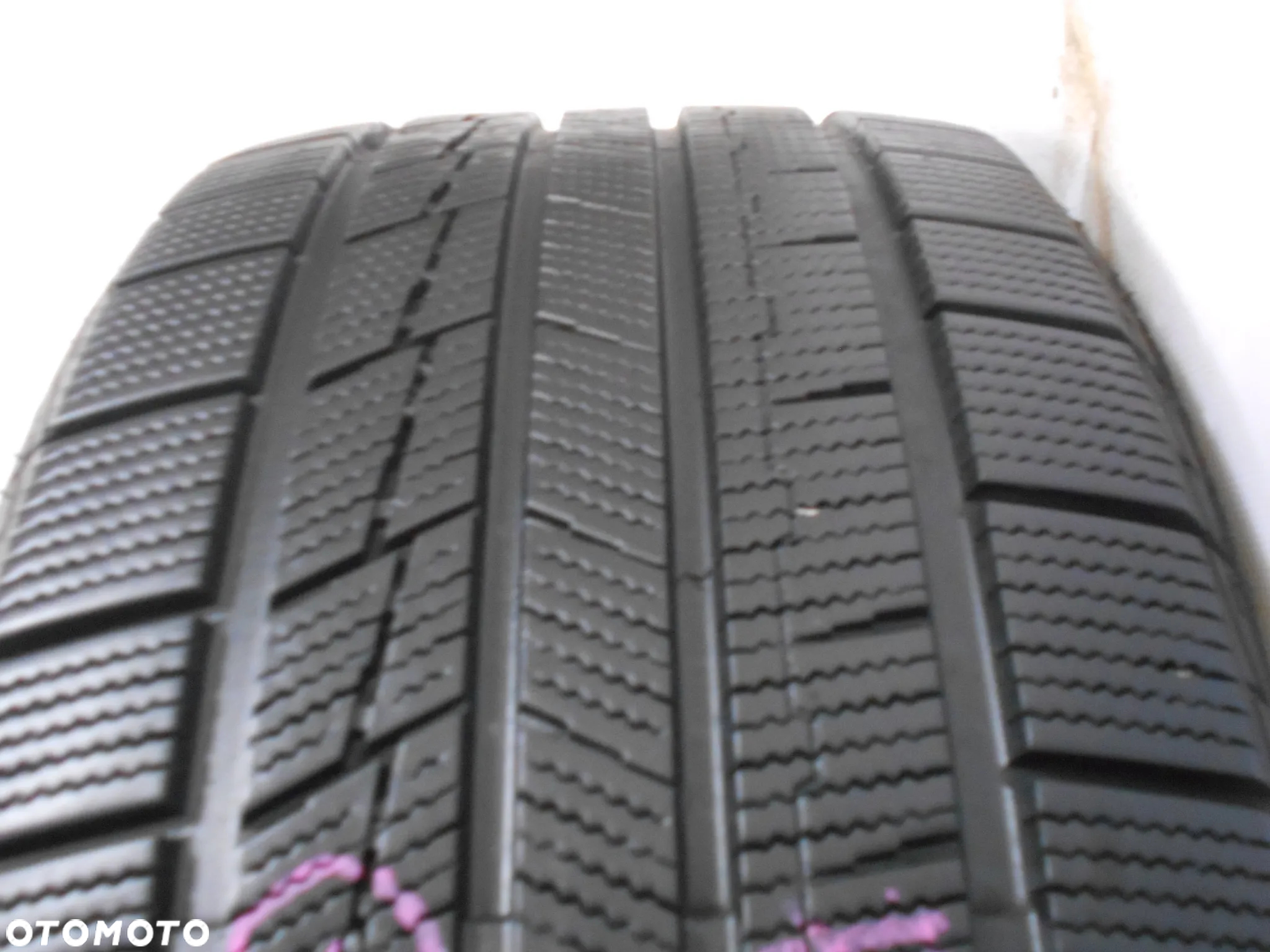 OPONA POJEDYNKA  235/45r18 FORTUNA GOWIN UHP3 DOT 1924 7MM - 2