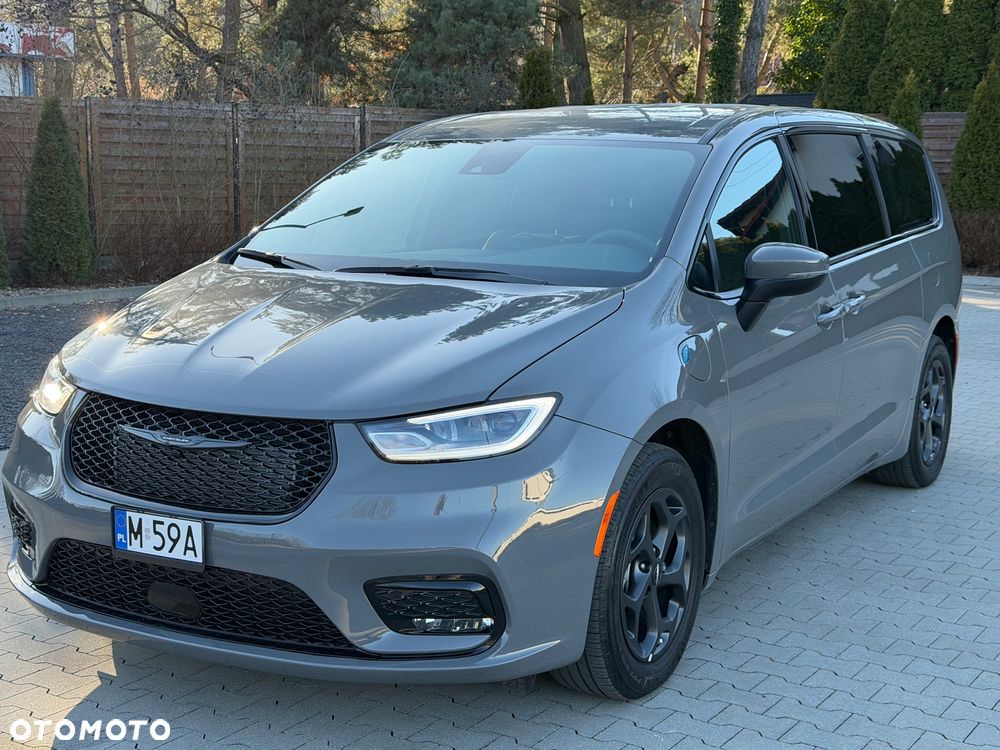 Chrysler Pacifica - 1