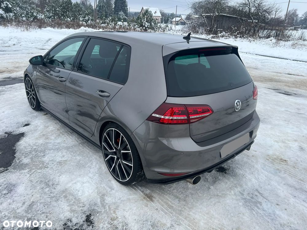 Volkswagen Golf - 6