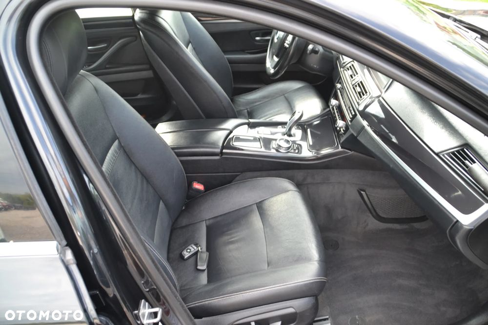 BMW Seria 5 520d Luxury Line - 33