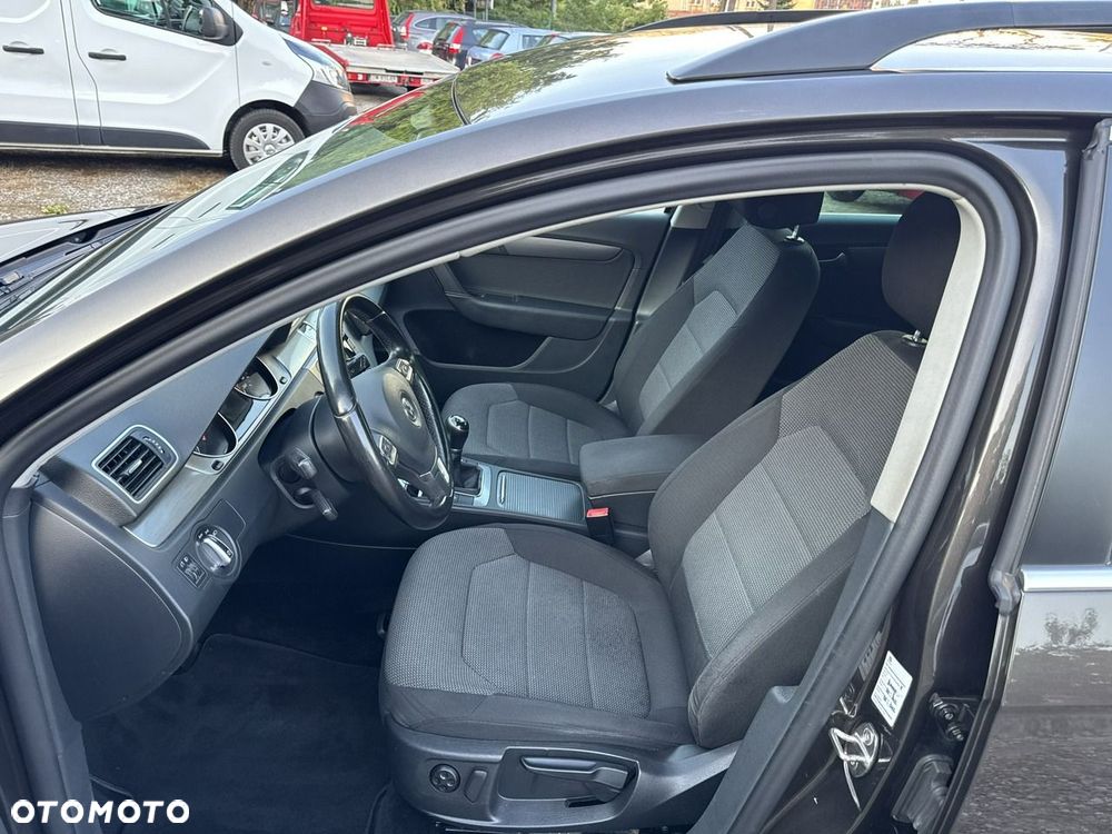 Volkswagen Passat - 22