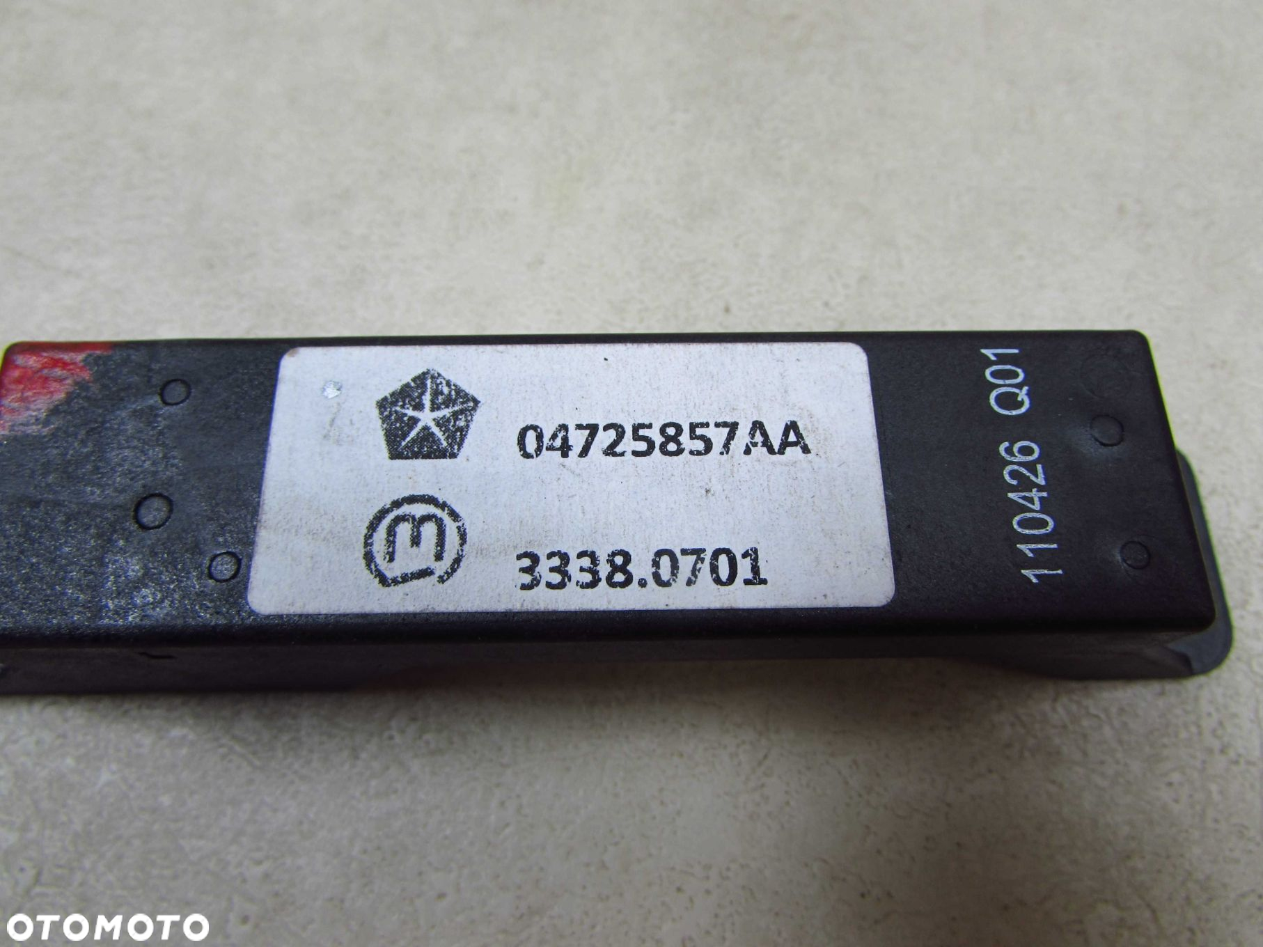 JEEP GRAND CHEROKEE WK2 MODUL WZMACNIACZ ANTENA KEYLESS 04725857AA - 3