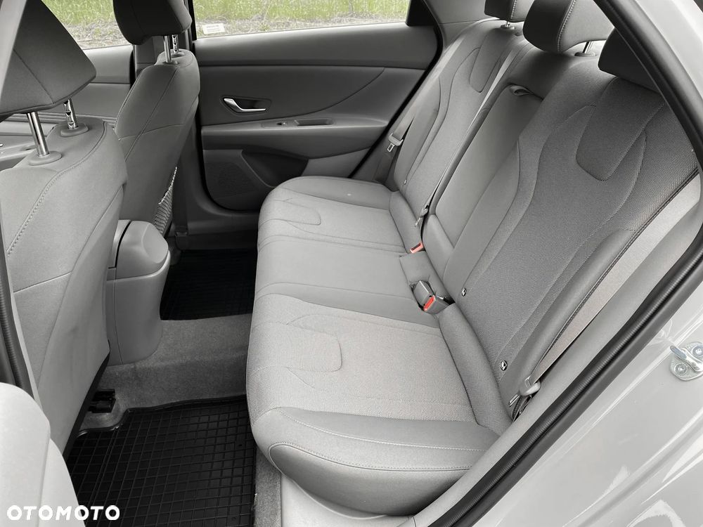 Hyundai Elantra 1.6 Modern - 16