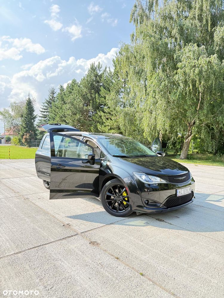 Chrysler Pacifica - 5
