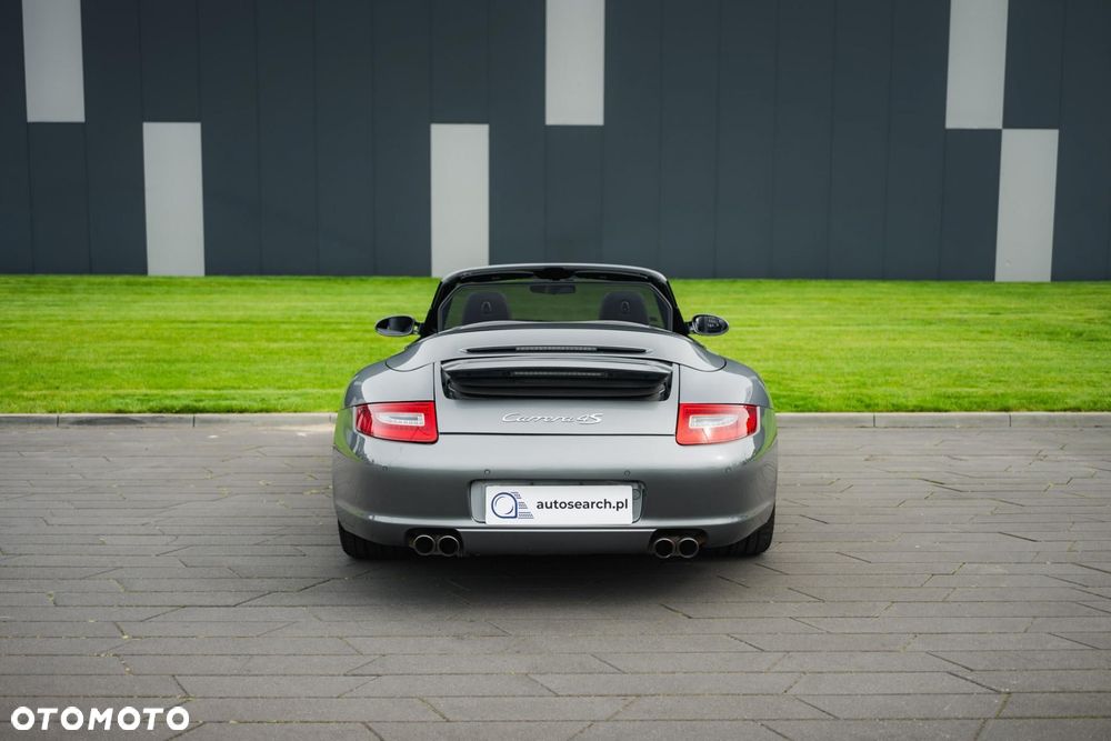 Porsche 911 Carrera 4S - 40