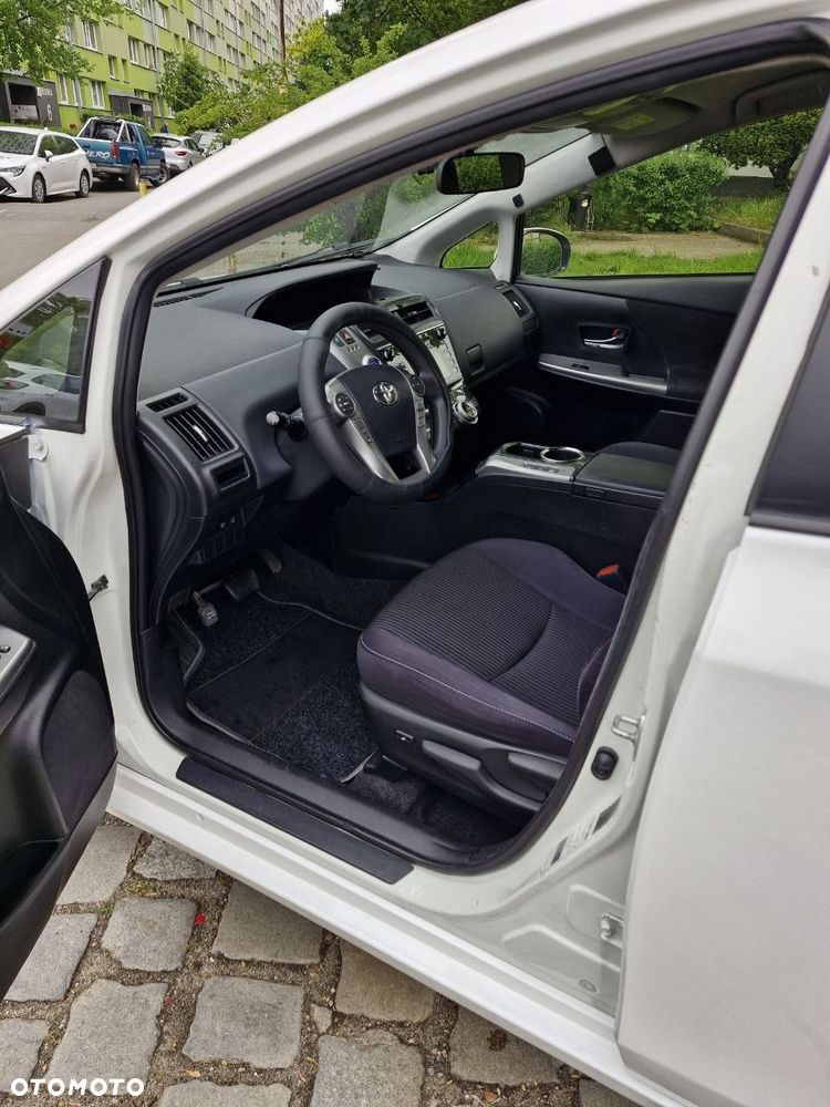 Toyota Prius+ (Hybrid) - 11