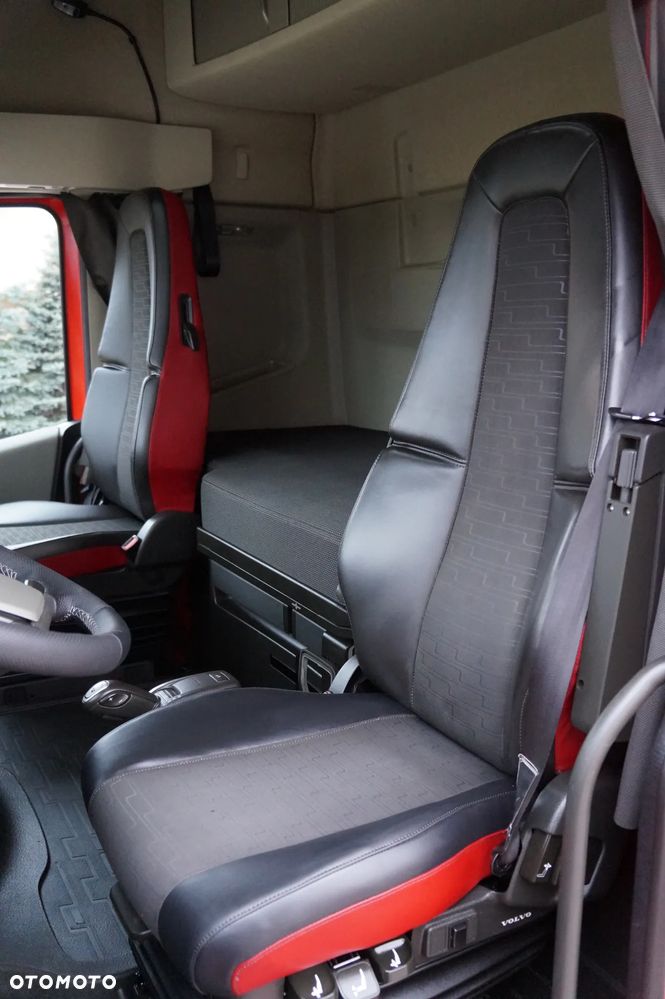 Volvo FH 4 EURO 6 GLOBETROTTER NISKI PRZEBIEG PEŁEN SERWIS - 12