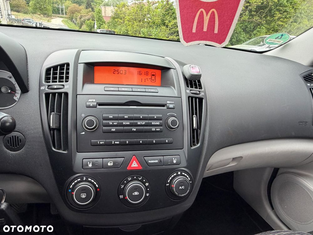 Kia Ceed 1.4 Comfort - 14