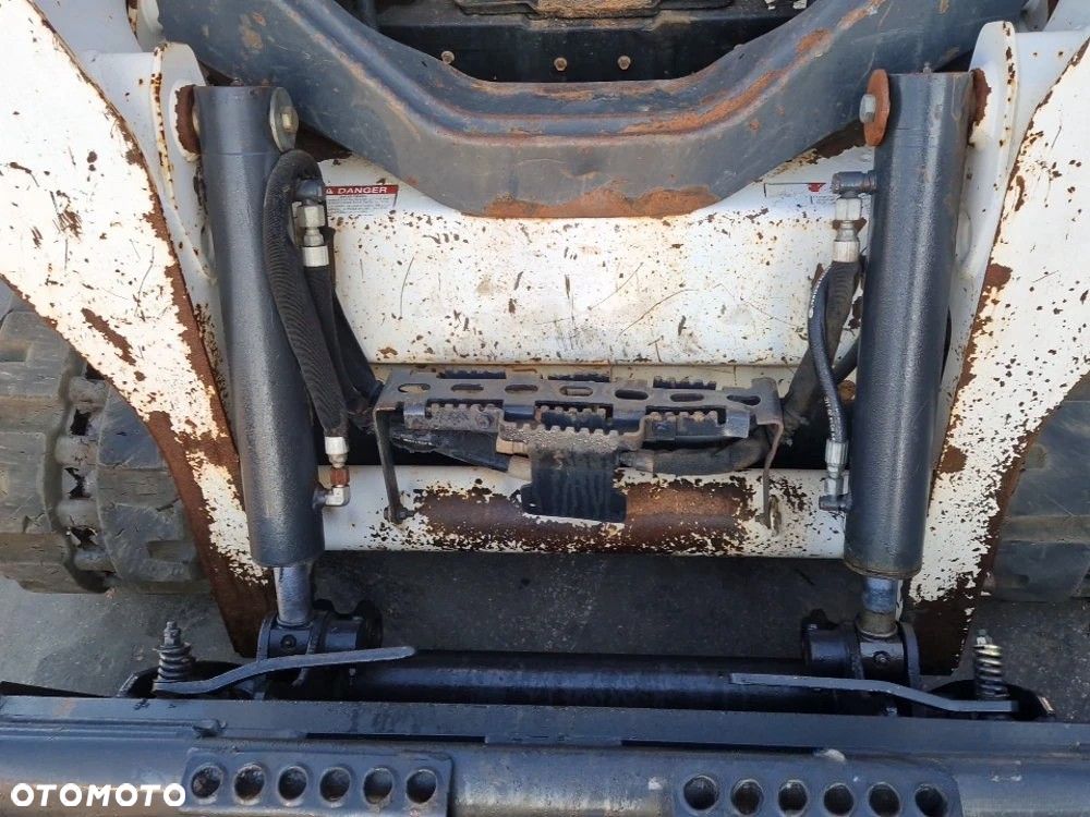 Bobcat T590 - 12