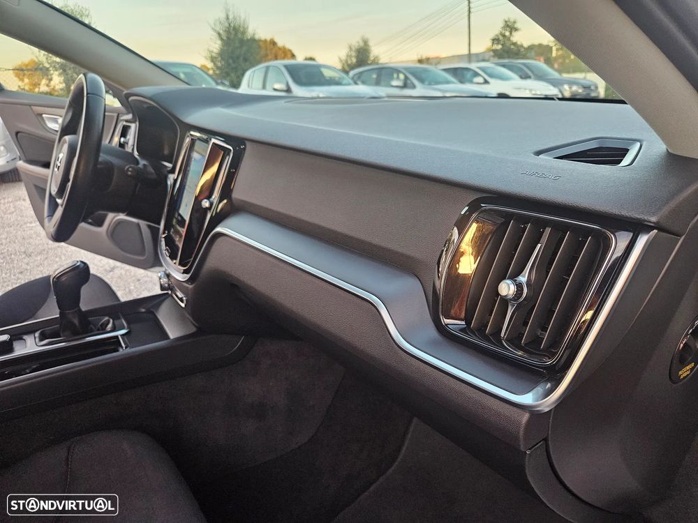 Volvo V60 2.0 D3 Momentum - 25