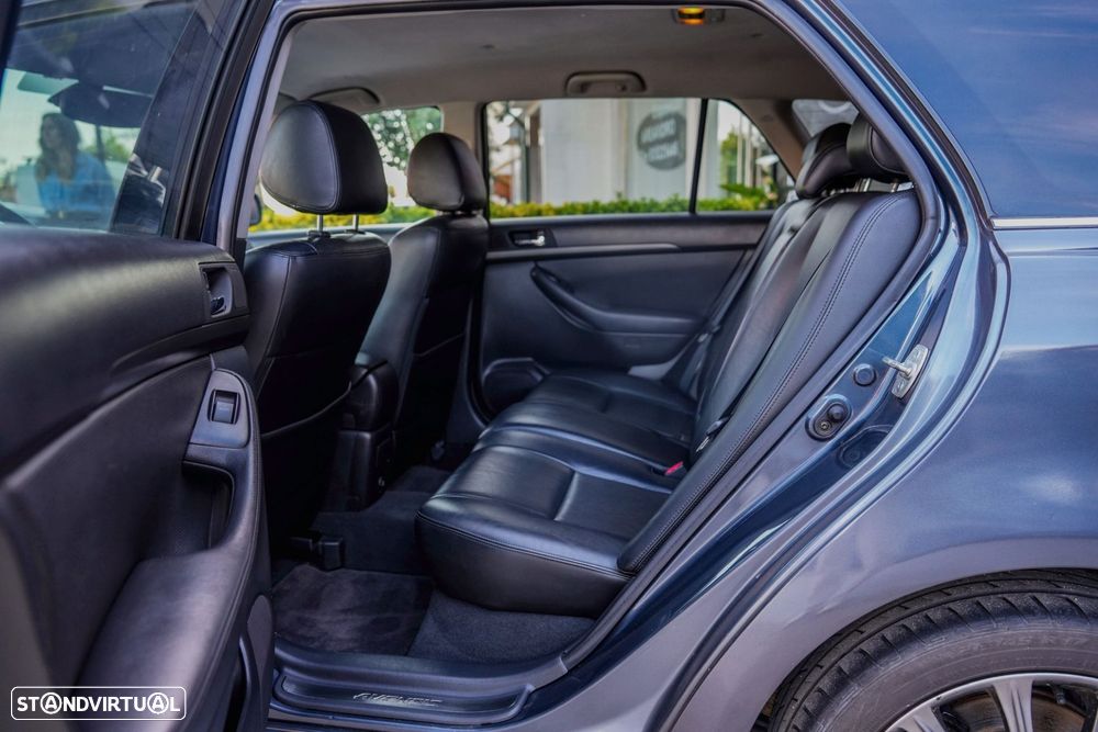 Toyota Avensis SW - 30