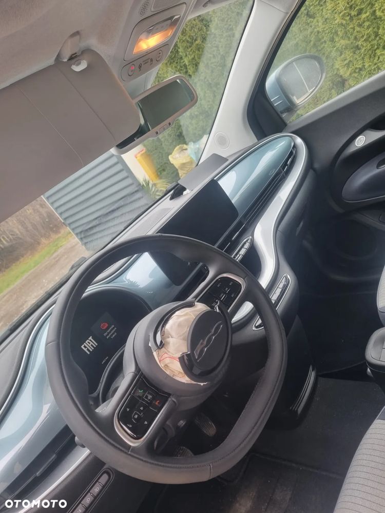 Fiat 500e 42kWh Red - 10