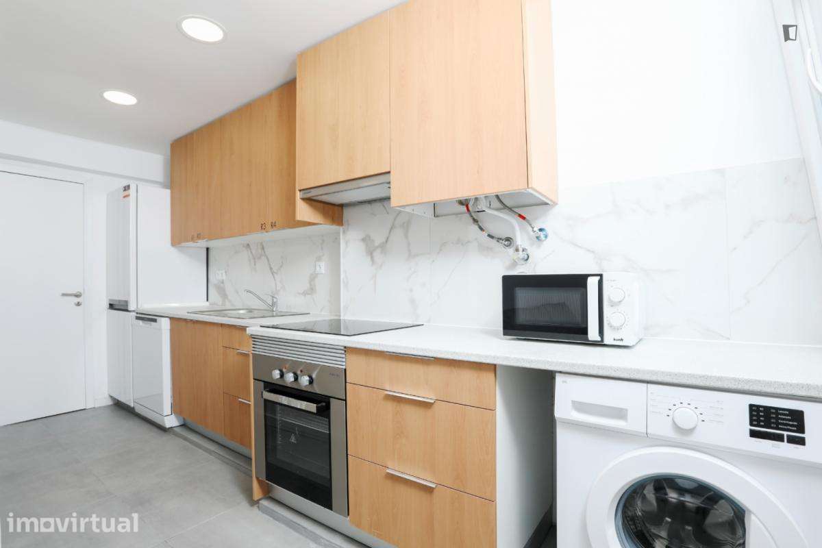 Quarto - localizado em Carnide Lisbon - Grande imagem: 4/19