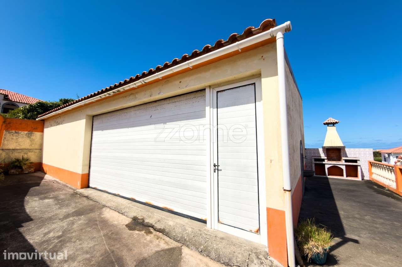 Moradia T4 Com Entradas Independentes e Garagem - Grande imagem: 5/18