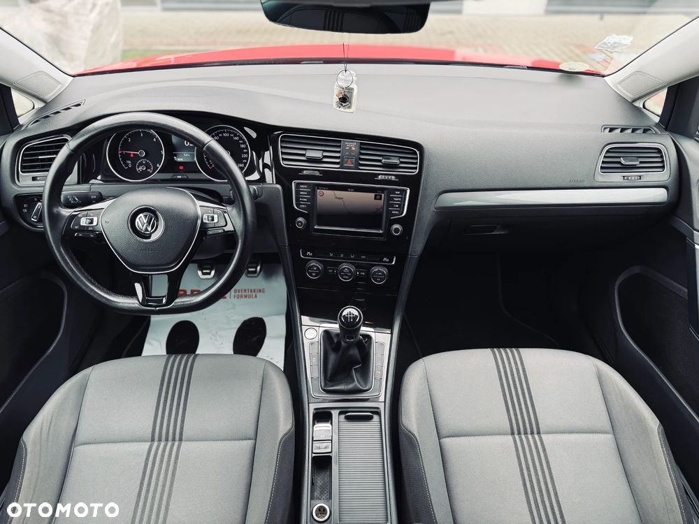 Volkswagen Golf - 22