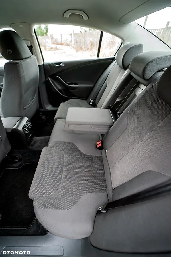 Volkswagen Passat - 34