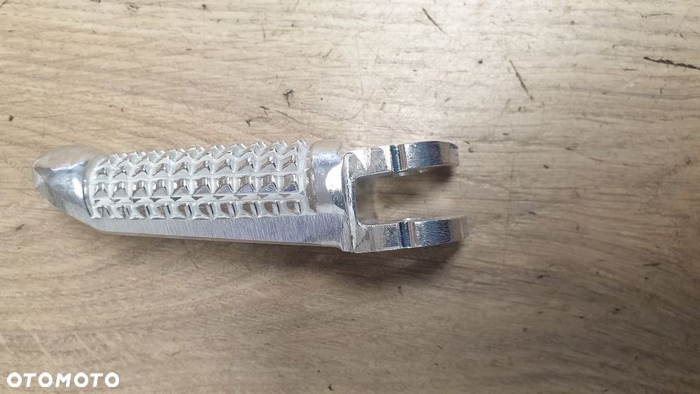 Podnóżek pasażera Suzuki GSX-R750 RF600 RG125 RGV250  43621-32C00 - 5