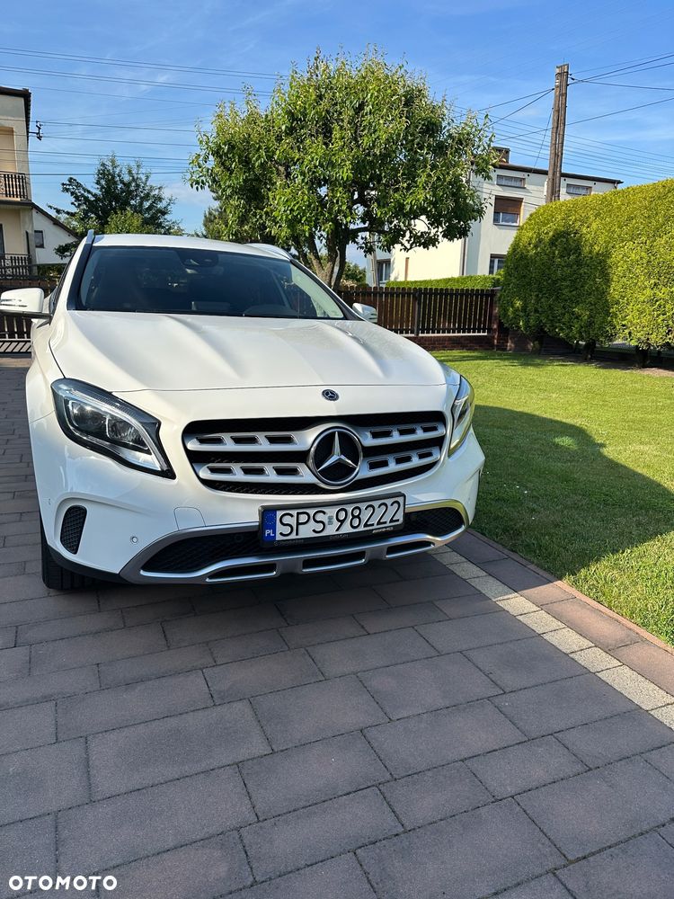 Mercedes-Benz GLA 200 7G-DCT - 2