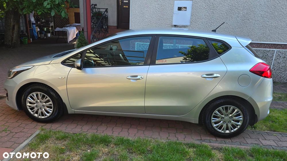 Kia Ceed 1.4 L - 6
