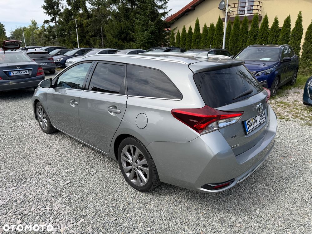 Toyota Auris - 16